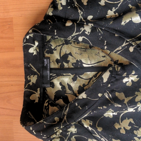 Cherry blossom satin kimono shawl - Picture 3 of 6